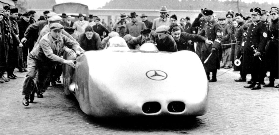 Recordurile Mercedes, masinile Streamline si obsesia lui Hitler pentru viteza Recordurile Mercedes, masinile Streamline si obsesia lui Hitler pentru viteza