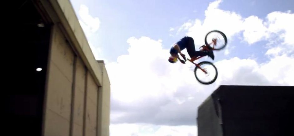 Red Bull Kluge: masinaria care merge pe baza de sportivi Red Bull Kluge: masinaria care merge pe baza de sportivi
