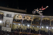 Red Bull X-Fighters World Tour 2009: eroul Local Torres castiga frumos