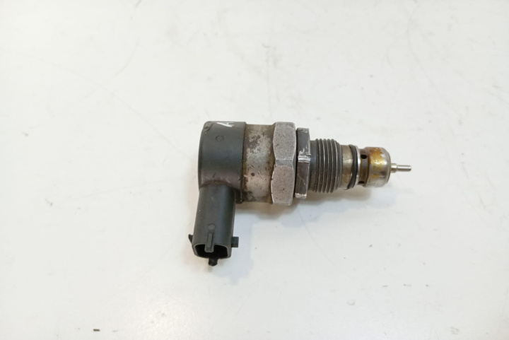 Regulator presiune combustibil 0281002507 Alfa Romeo 147