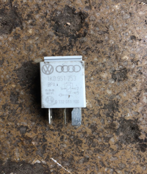 Releu 1K0951253 Skoda Octavia 2 [2004 - 2008] Combi wagon 5-usi 1.9 TDI MT (105 hp) (1Z5)