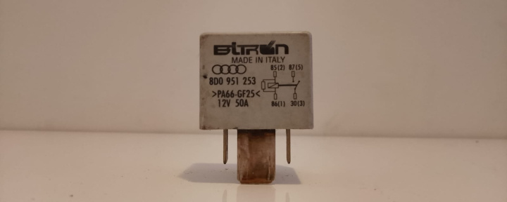Releu 370 8D0951253 Volkswagen VW Passat B5 [1996 - 2000]