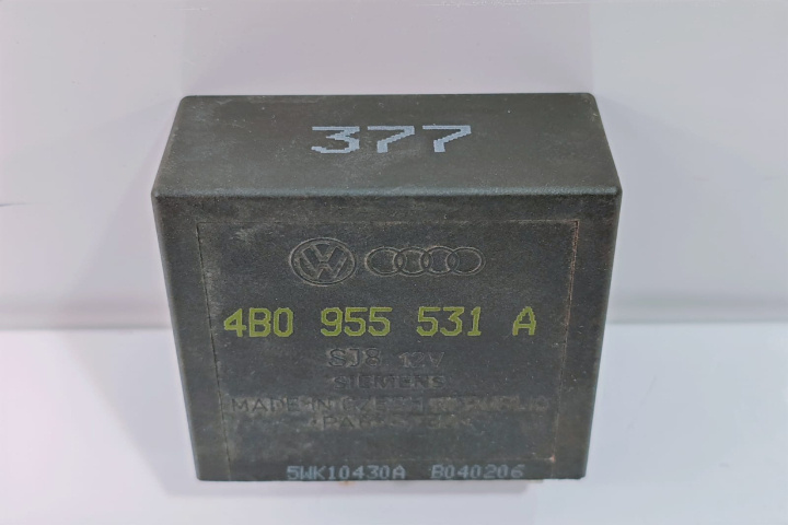 Releu 377 4B0955531A Volkswagen VW Passat B5 [1996 - 2000]