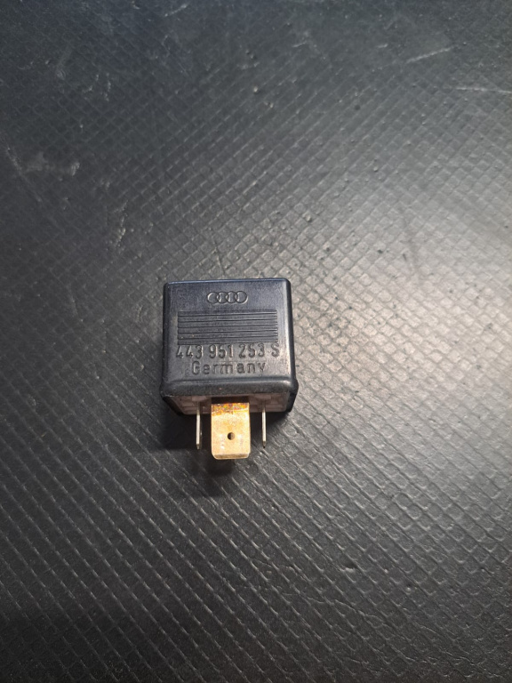 Releu Audi 80 A4 A6 - COD 443951253s