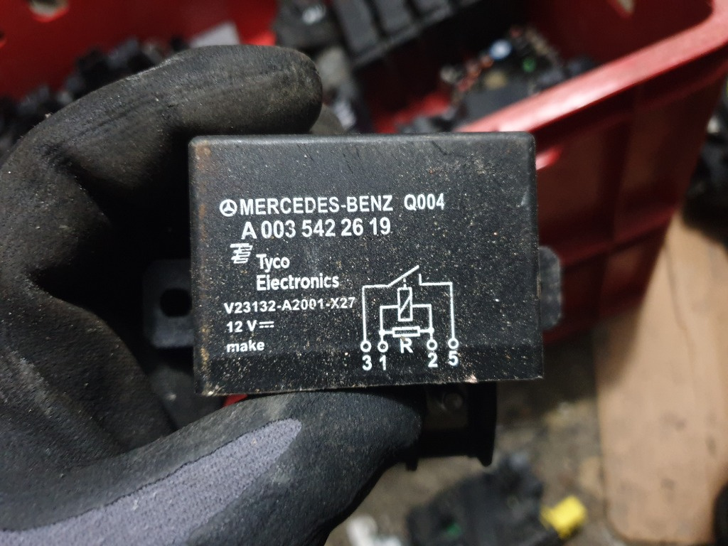 Releu Baterie Mercedes C Class W204 Facelift cod A0035422619