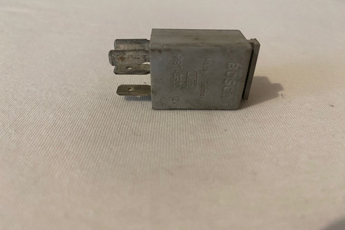 Releu Bosch 0332011100 Volkswagen VW Golf 5 [2003 - 2009]
