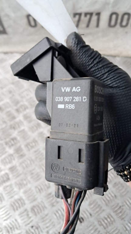 Releu bujii Audi A3 8P cod 038907281D / 0281003038