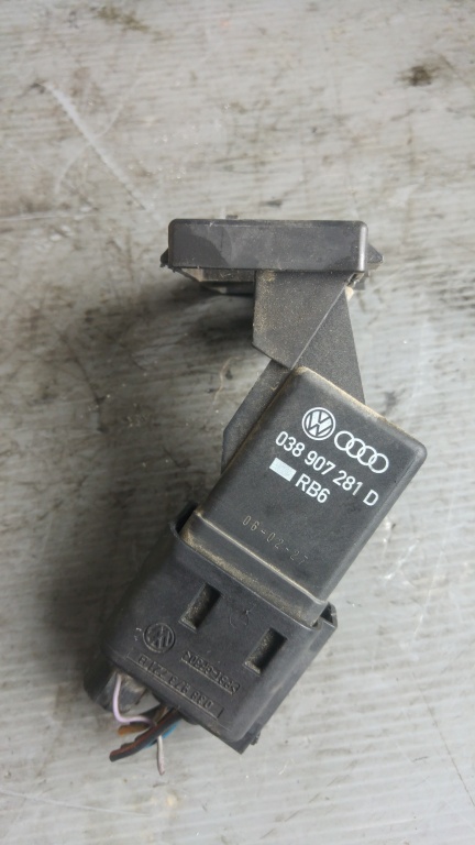 Releu bujii vw jetta skoda octavia 2 1.9tdi bxe 2007 038907281d 0281003038