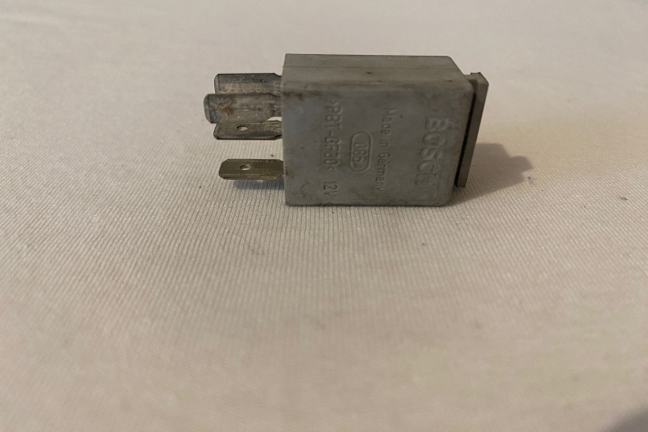 Releu, cod 0332011100 0332011100 Volkswagen VW Golf 5 [2003 - 2009]