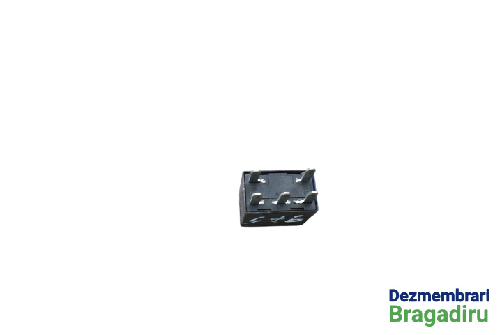 Releu Cod: 13361778 13361778 Opel Astra J [facelift] [2012 - 2018] Sports Tourer wagon 5-usi 2.0 CDTI MT (165 hp) Cod motor: A20DTH