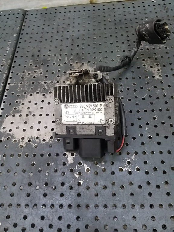 Releu electroventilator 3.0 tdi audi a4 b7 8e 8e0959501p
