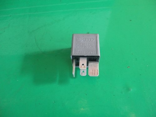 RELEU / MODUL ( GRI ) COD 8D0951253 / V23134-J52-X300 ⭐⭐⭐⭐⭐