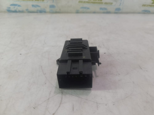 Releu modul incalzire scaune 6R0959772E Skoda Rapid [facelift] [2017 - 2019] 1.0 tsi DKLD