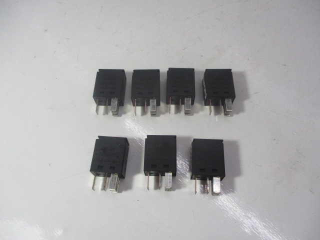 RELEU / MODUL ( NEGRU ) COD F57B-14B192-AA FORD FOCUS 1 FAB. 1998 - 2005 ⭐⭐⭐⭐⭐