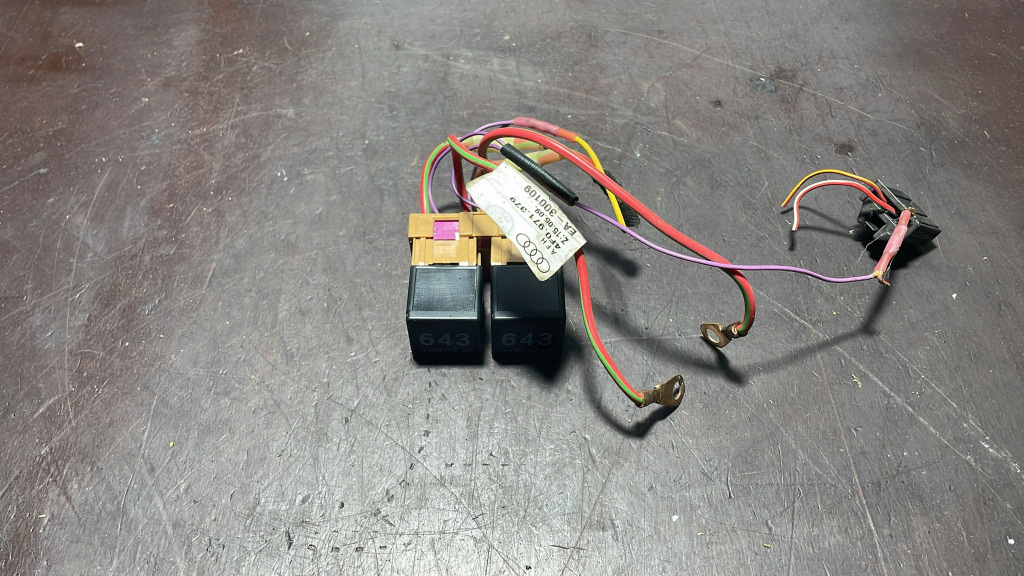 Releu multifunctional cod 8K0951253, 8K0 951 253 pentru grupul auto VW AG