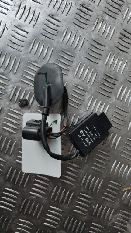 Releu pompa benzina Vw Passat CC 2.0 TSI cod motor CCZA ,transmisie automata MLZ , an 2010 cod 1K090...