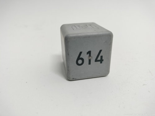 Releu pompa combustibil 614 VAG OEM 8E0951253