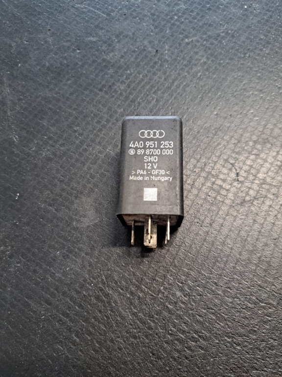 Releu pompa combustibil Audi A4 Avant - COD 4A0951253