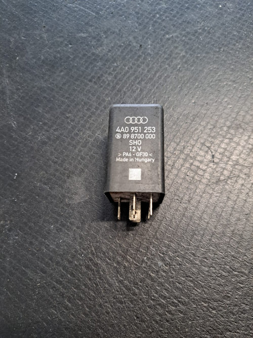 Releu pompa combustibil Audi A4 Avant - COD 4A0951253