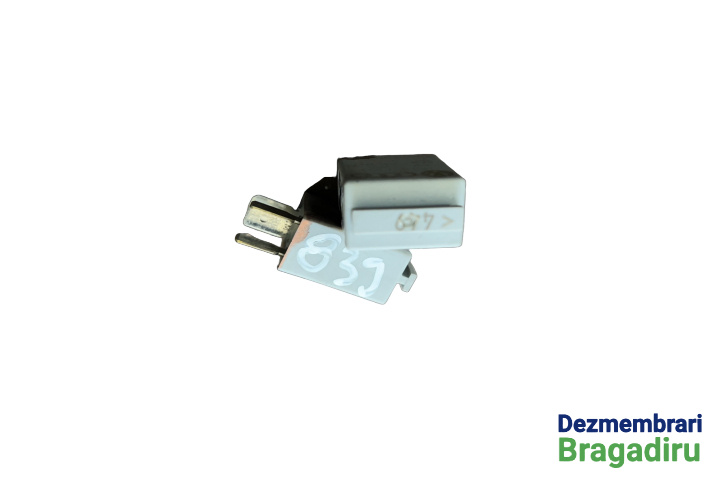 Releu Releu 449 Volkswagen VW Passat B6 [2005 - 2010] wagon 5-usi 2.0 TDI MT (170 hp) Cod motor: BMR