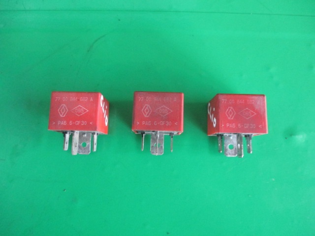RELEU ROSU COD 7700844682 RENAULT