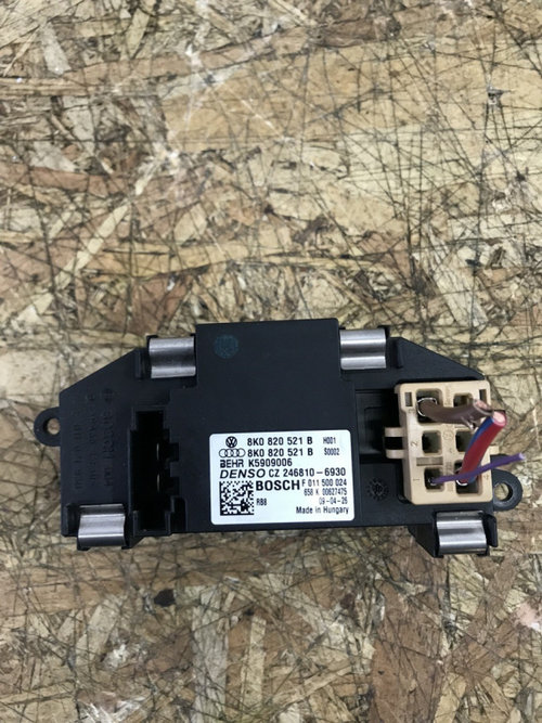 Releu ventilator bord Audi A4 B8 2.0TFSI , 180cp, Manual sedan 2009 (8K0820521B)
