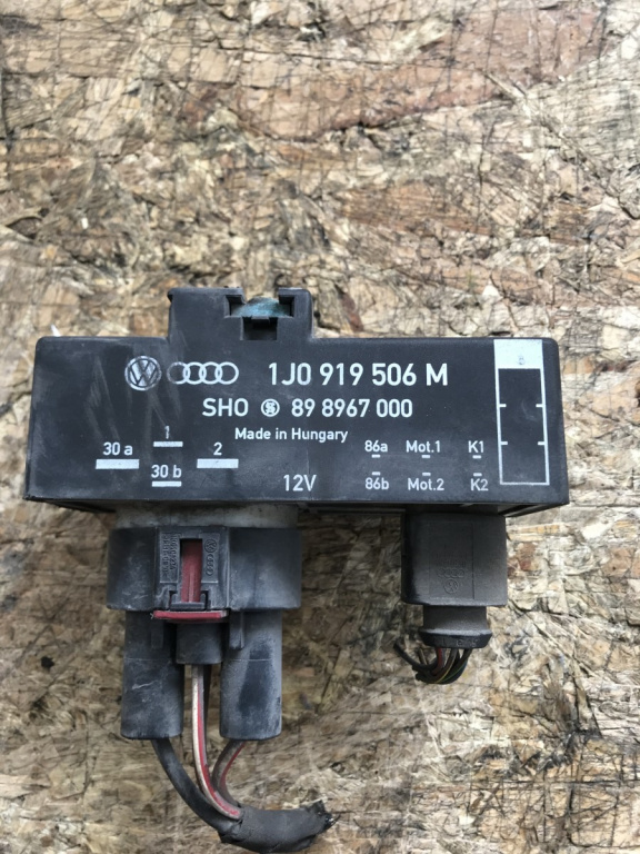 Releu ventilator VW Golf 6, 2.0 GTD, DSG sedan 2009 (1J0919506M)
