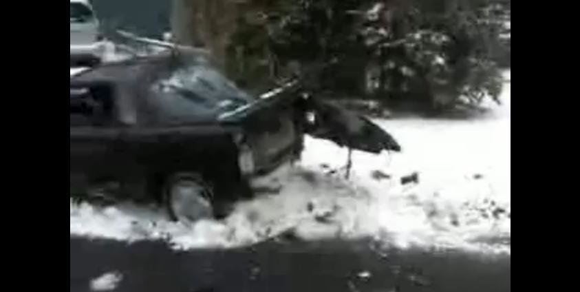 Reminder! Cum sa nu tractezi o masina blocata in zapada! Reminder! Cum sa nu tractezi o masina blocata in zapada!