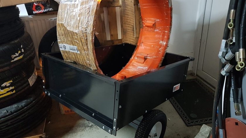 Remorca motocultor duce lejer o greutate de 250 kg