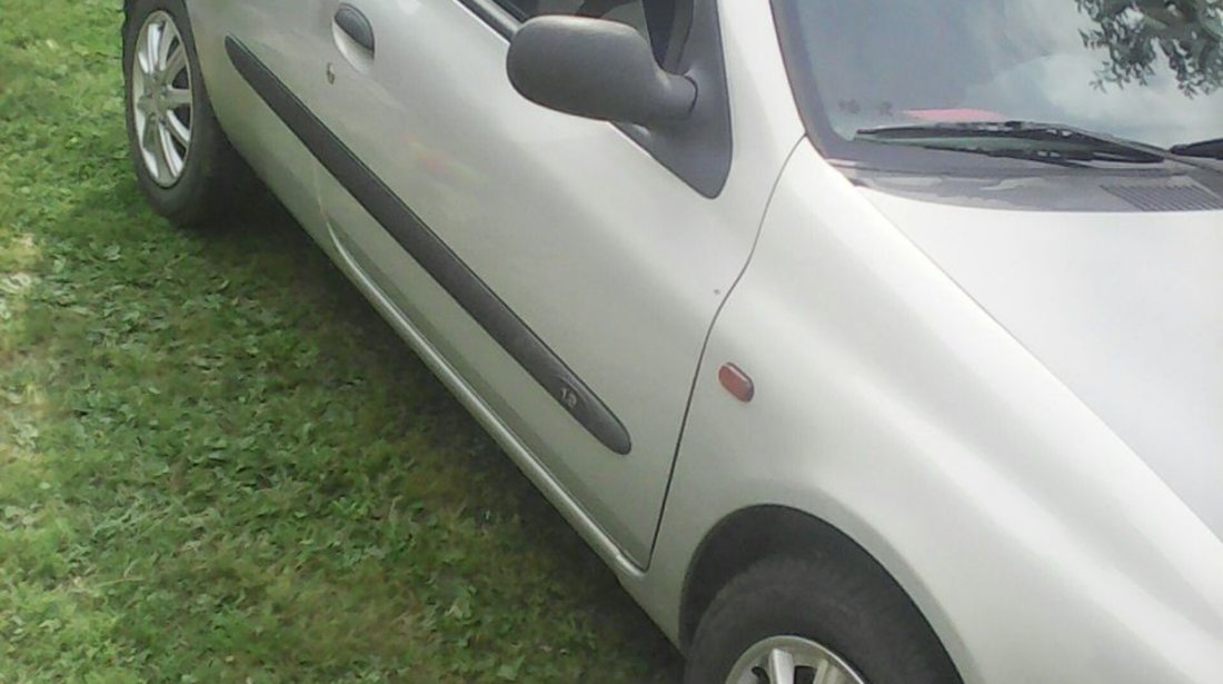 Renault Clio 12 2001