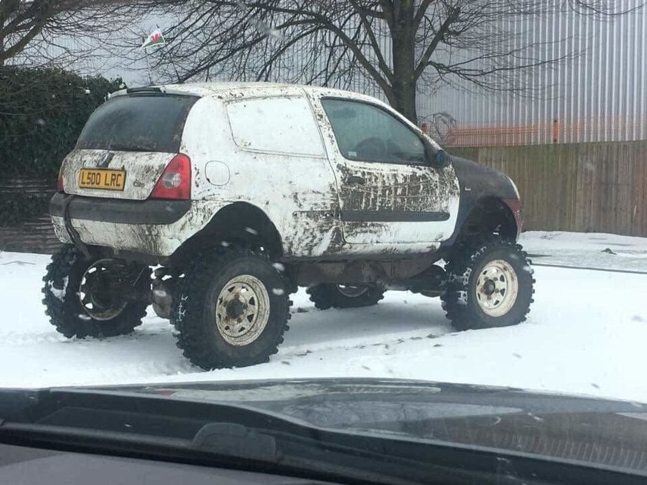 Renault Clio monster truck