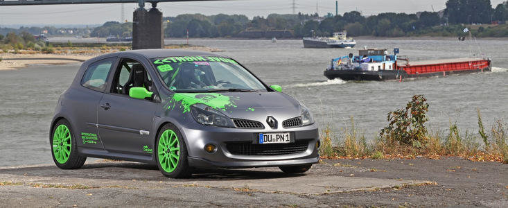 Renault Clio RS by CamShaft - Desfat cu stickere si cai putere Renault Clio RS by CamShaft - Desfat cu stickere si cai putere