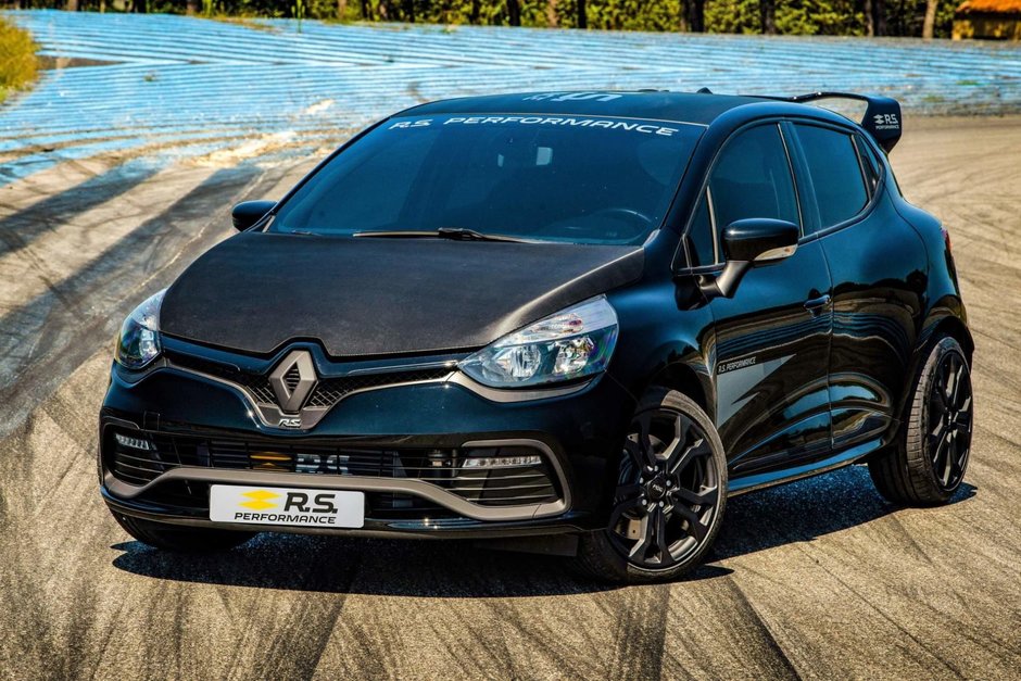 Renault Clio RS cu accesorii RS Performance