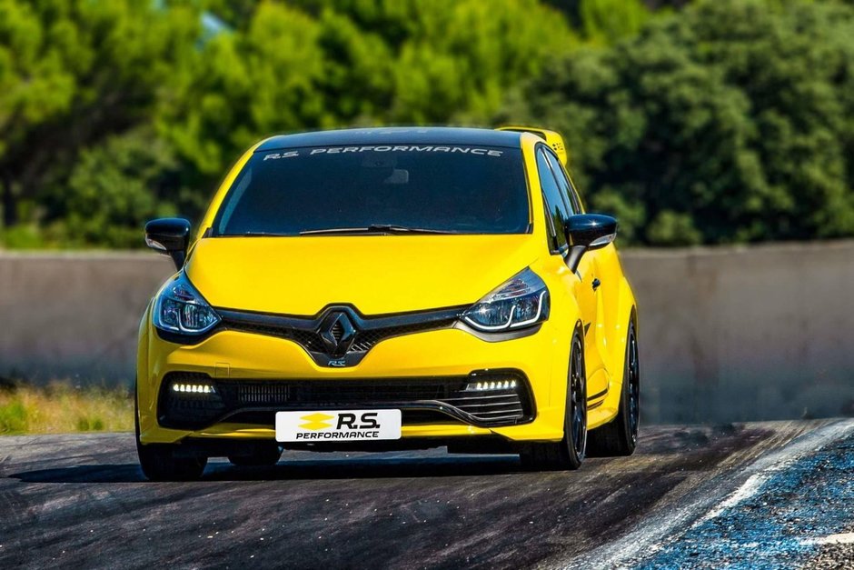 Renault Clio RS cu accesorii RS Performance