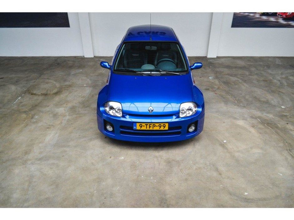 Renault Clio V6 cu 12.500 km