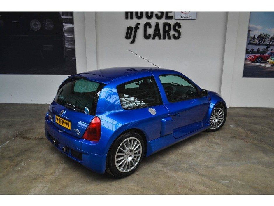 Renault Clio V6 cu 12.500 km