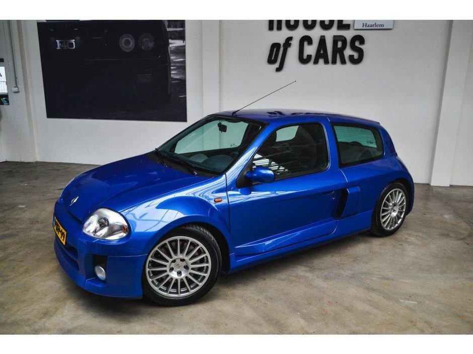 Renault Clio V6 cu 12.500 km