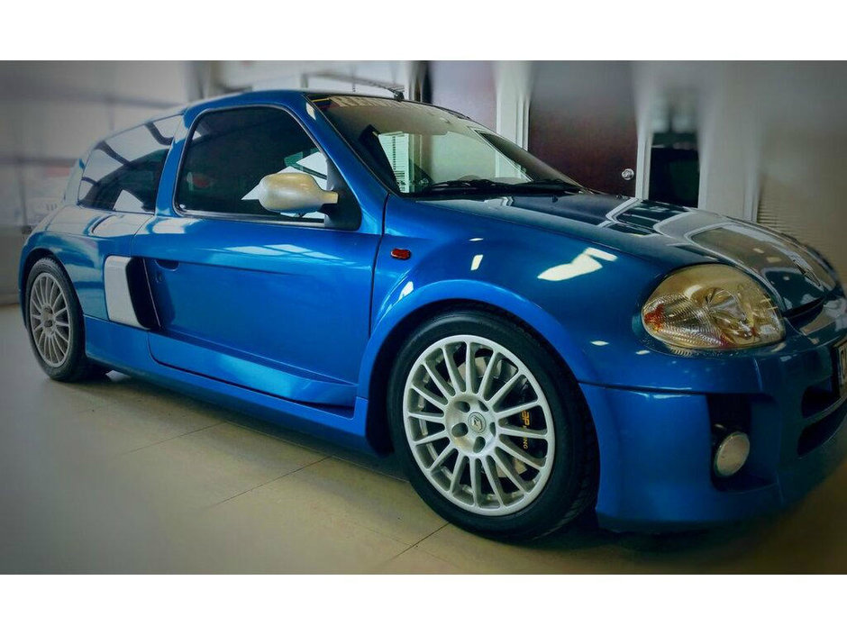 Renault Clio V6 din 2001 de vanzare