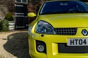 Renault Clio V6 Phase 2 vandut cu 90.000 de lire sterline