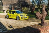 Renault Clio V6 Phase 2 vandut cu 90.000 de lire sterline