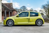 Renault Clio V6 Phase 2 vandut cu 90.000 de lire sterline