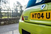 Renault Clio V6 Phase 2 vandut cu 90.000 de lire sterline
