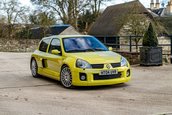 Renault Clio V6 Phase 2 vandut cu 90.000 de lire sterline