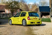 Renault Clio V6 Phase 2 vandut cu 90.000 de lire sterline