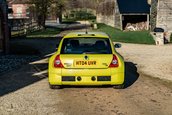 Renault Clio V6 Phase 2 vandut cu 90.000 de lire sterline