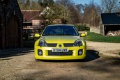 Renault Clio V6 Phase 2 vandut cu 90.000 de lire sterline