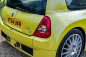 Renault Clio V6 Phase 2 vandut cu 90.000 de lire sterline
