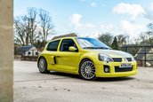 Renault Clio V6 Phase 2 vandut cu 90.000 de lire sterline