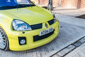 Renault Clio V6 Phase 2 vandut cu 90.000 de lire sterline