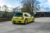 Renault Clio V6 Phase 2 vandut cu 90.000 de lire sterline